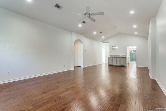 85 Oakwell Farms Pkwy, San Antonio, TX 78218