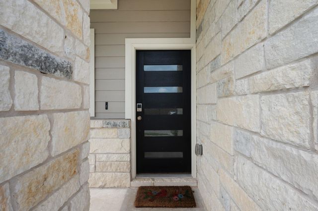 6907 Short Run LN, Buda, TX 78610
