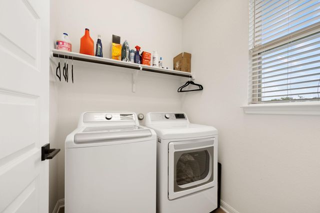 6907 Short Run LN, Buda, TX 78610