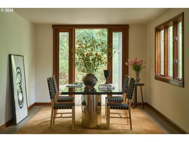 3210 Sw MALCOLM Ct, Portland, OR 97225