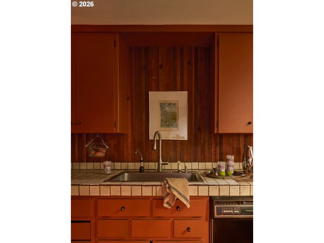 3210 Sw MALCOLM Ct, Portland, OR 97225
