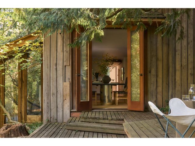 3210 Sw MALCOLM Ct, Portland, OR 97225