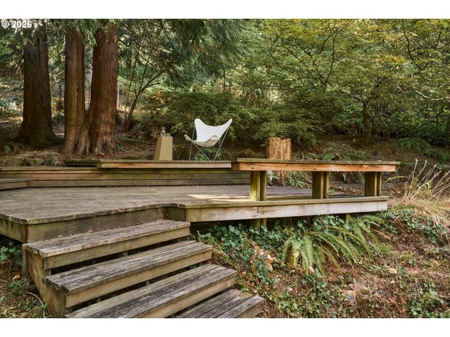 3210 Sw MALCOLM Ct, Portland, OR 97225