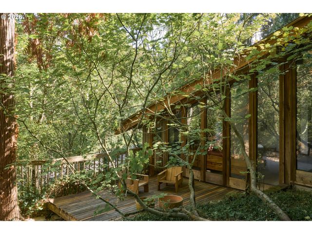 3210 Sw MALCOLM Ct, Portland, OR 97225