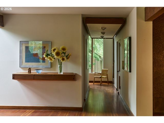 3210 Sw MALCOLM Ct, Portland, OR 97225