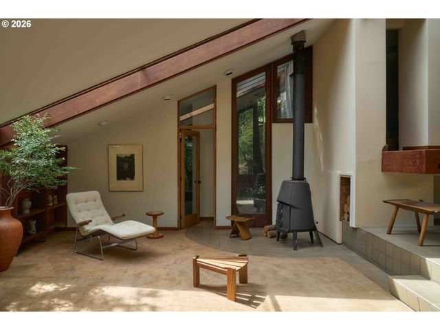 3210 Sw MALCOLM Ct, Portland, OR 97225