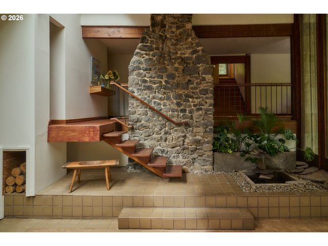 3210 Sw MALCOLM Ct, Portland, OR 97225