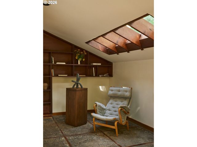 3210 Sw MALCOLM Ct, Portland, OR 97225