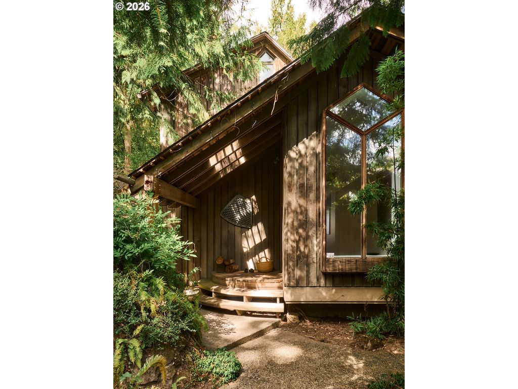 3210 Sw MALCOLM Ct, Portland, OR 97225