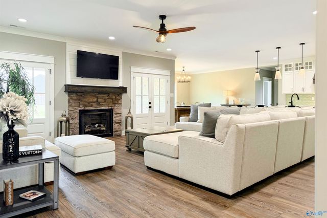 2028 Sarah Lane, Decatur, AL 35603