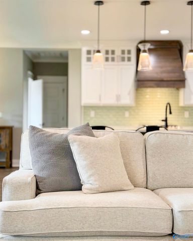 2028 Sarah Lane, Decatur, AL 35603