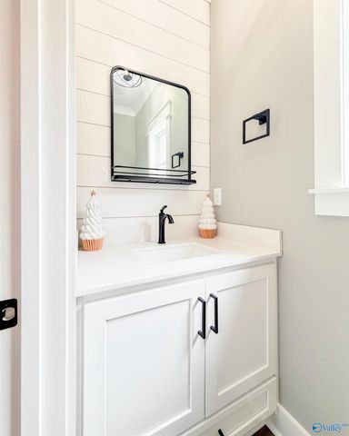 2028 Sarah Lane, Decatur, AL 35603