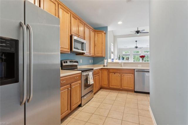 212 Daniels DR, Yorktown, VA 23690