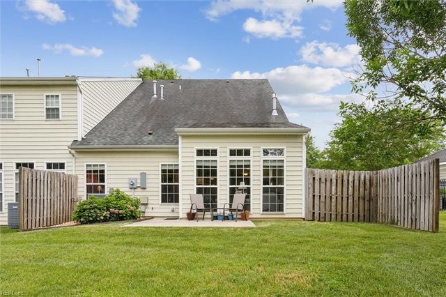 212 Daniels DR, Yorktown, VA 23690