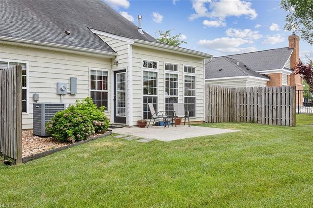 212 Daniels DR, Yorktown, VA 23690