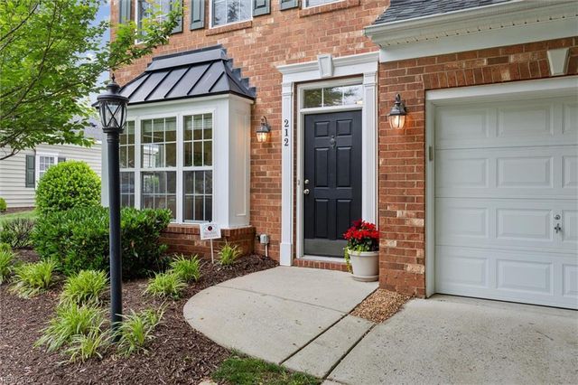 212 Daniels DR, Yorktown, VA 23690