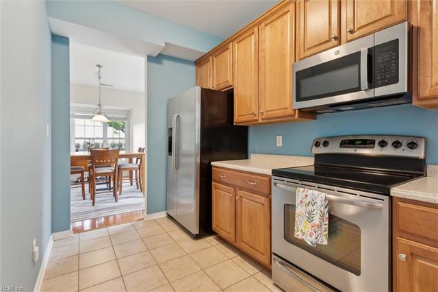 212 Daniels DR, Yorktown, VA 23690
