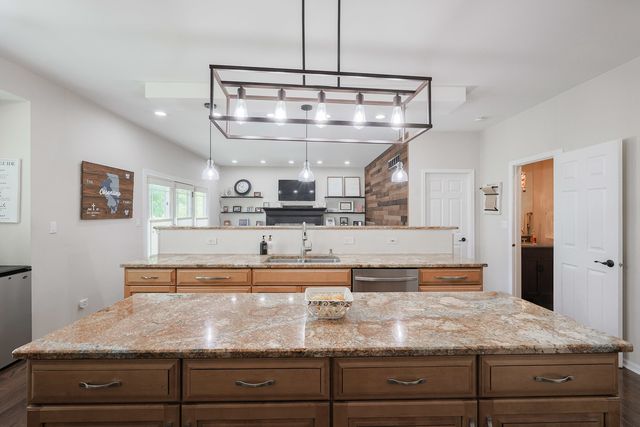305 TORRINGTON Drive, Bloomingdale, IL 60108