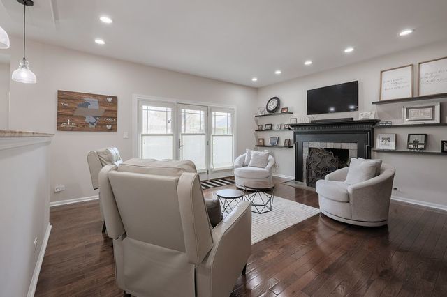 305 TORRINGTON Drive, Bloomingdale, IL 60108