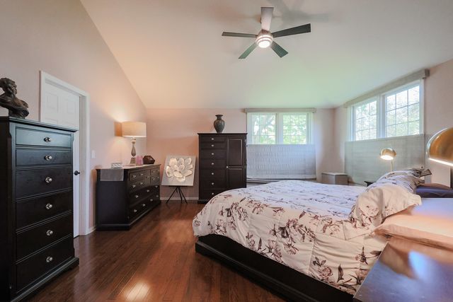 305 TORRINGTON Drive, Bloomingdale, IL 60108