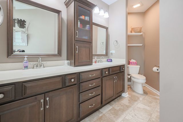 305 TORRINGTON Drive, Bloomingdale, IL 60108