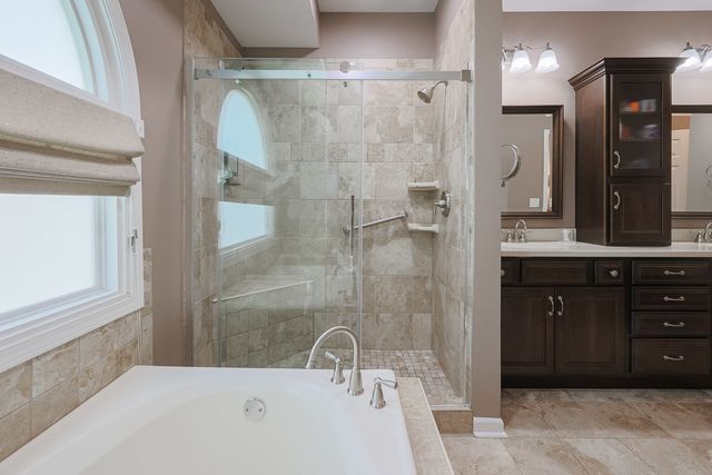 305 TORRINGTON Drive, Bloomingdale, IL 60108