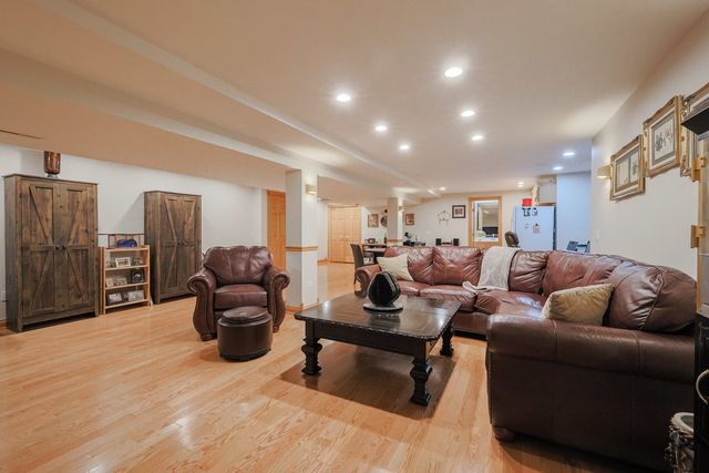 305 TORRINGTON Drive, Bloomingdale, IL 60108