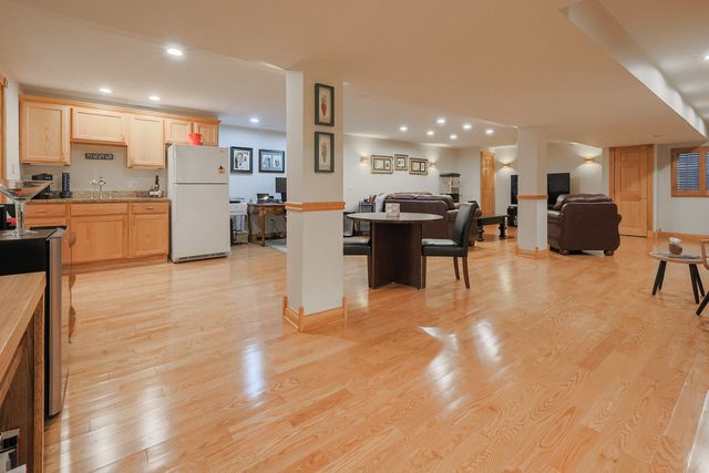 305 TORRINGTON Drive, Bloomingdale, IL 60108