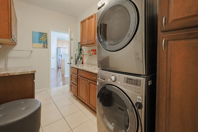 305 TORRINGTON Drive, Bloomingdale, IL 60108