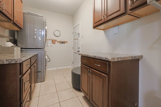 305 TORRINGTON Drive, Bloomingdale, IL 60108