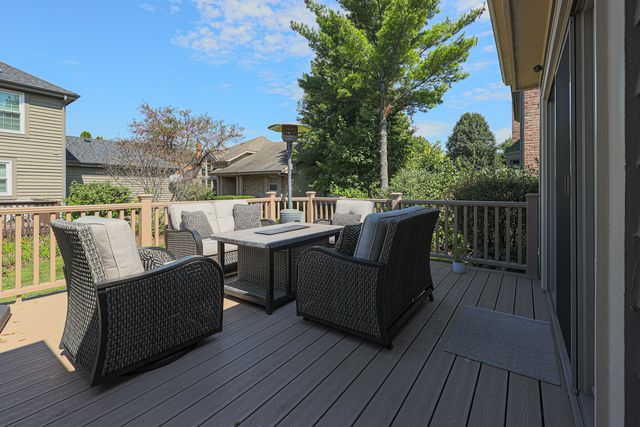 305 TORRINGTON Drive, Bloomingdale, IL 60108