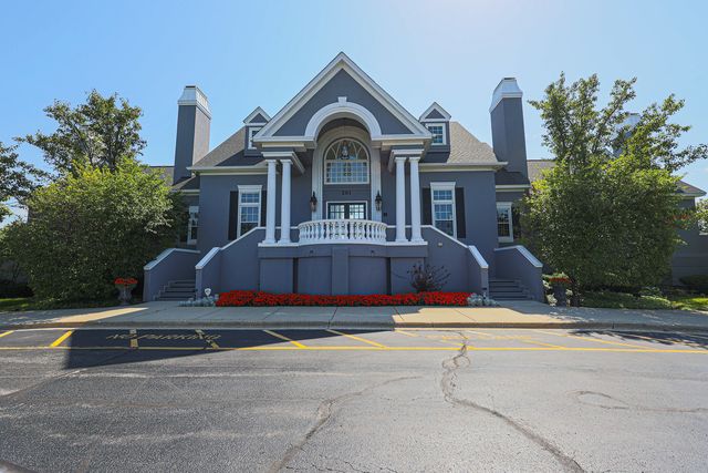305 TORRINGTON Drive, Bloomingdale, IL 60108