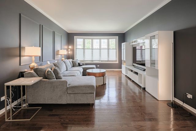 305 TORRINGTON Drive, Bloomingdale, IL 60108