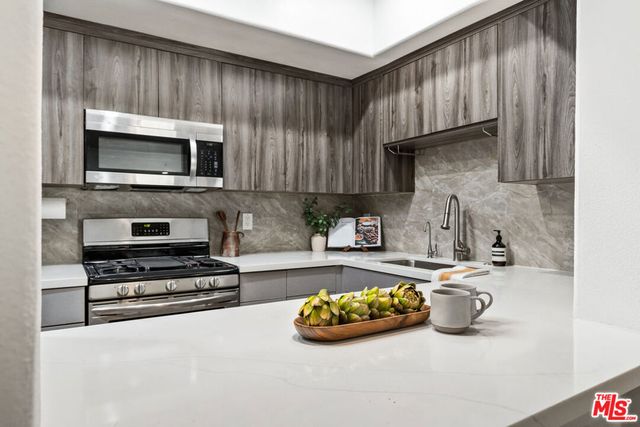 12011 Goshen Avenue 103, Los Angeles, CA 90049