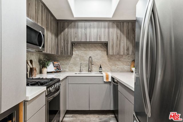 12011 Goshen Avenue 103, Los Angeles, CA 90049