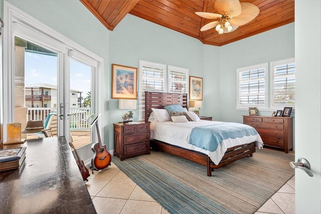 220 Keewaydin, Port Aransas, TX 78373