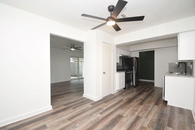 2431 Bayou Drive, League City, TX 77573
