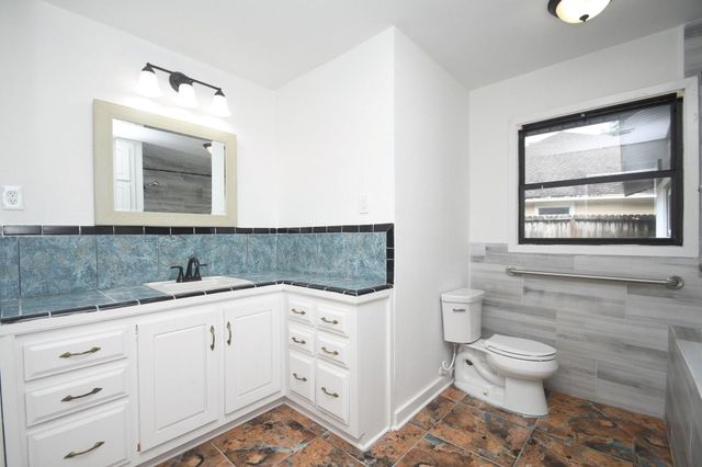 2431 Bayou Drive, League City, TX 77573