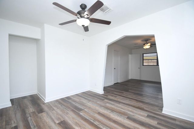 2431 Bayou Drive, League City, TX 77573