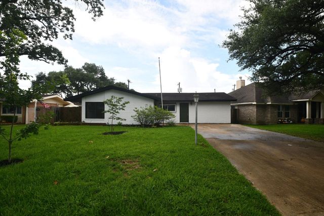 2431 Bayou Drive, League City, TX 77573