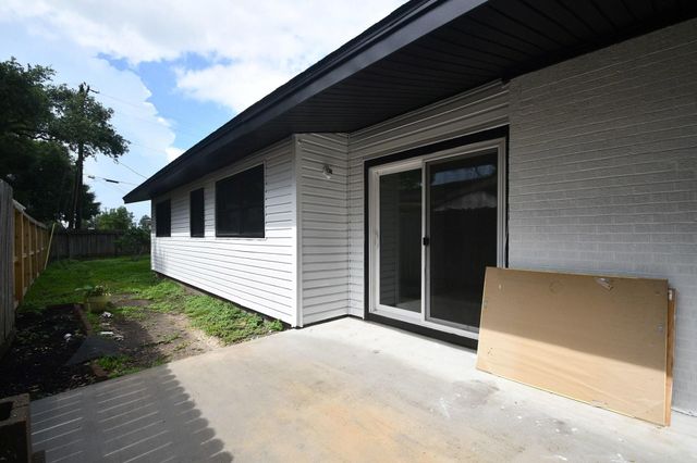 2431 Bayou Drive, League City, TX 77573