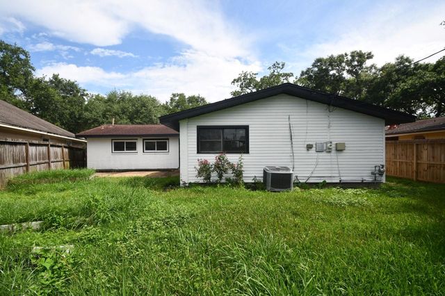 2431 Bayou Drive, League City, TX 77573