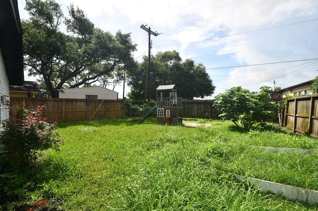 2431 Bayou Drive, League City, TX 77573