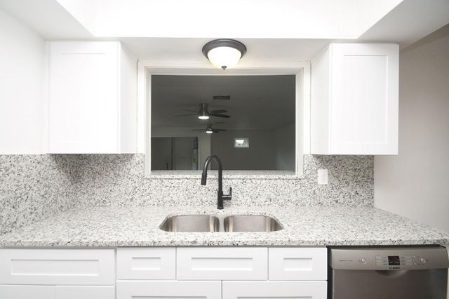 2431 Bayou Drive, League City, TX 77573
