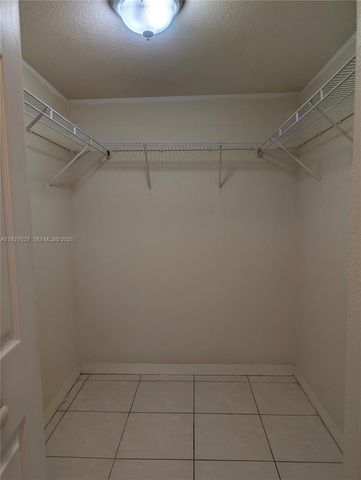 2485 W 76th St Apt 109, Hialeah, FL 33016