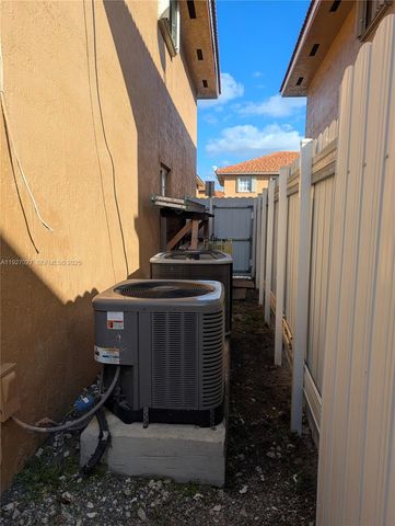 2485 W 76th St Apt 109, Hialeah, FL 33016