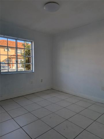 2485 W 76th St Apt 109, Hialeah, FL 33016
