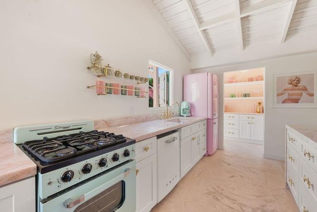 231 W El Camino Way, Palm Springs, CA 92264