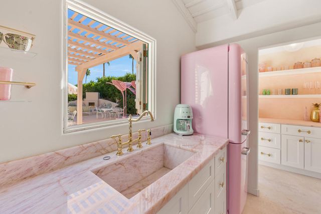 231 W El Camino Way, Palm Springs, CA 92264