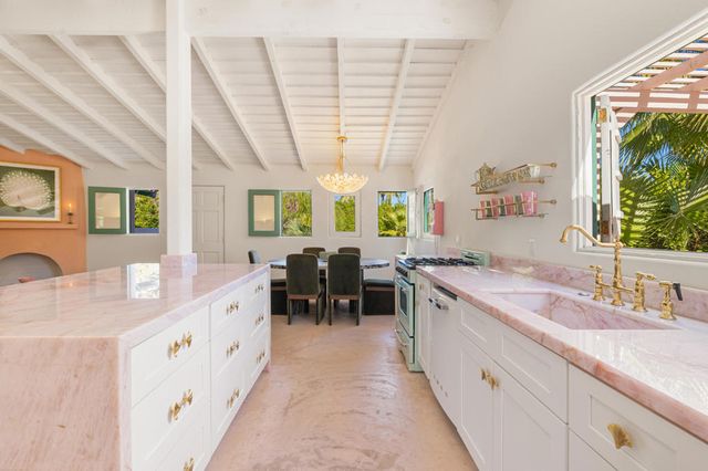 231 W El Camino Way, Palm Springs, CA 92264